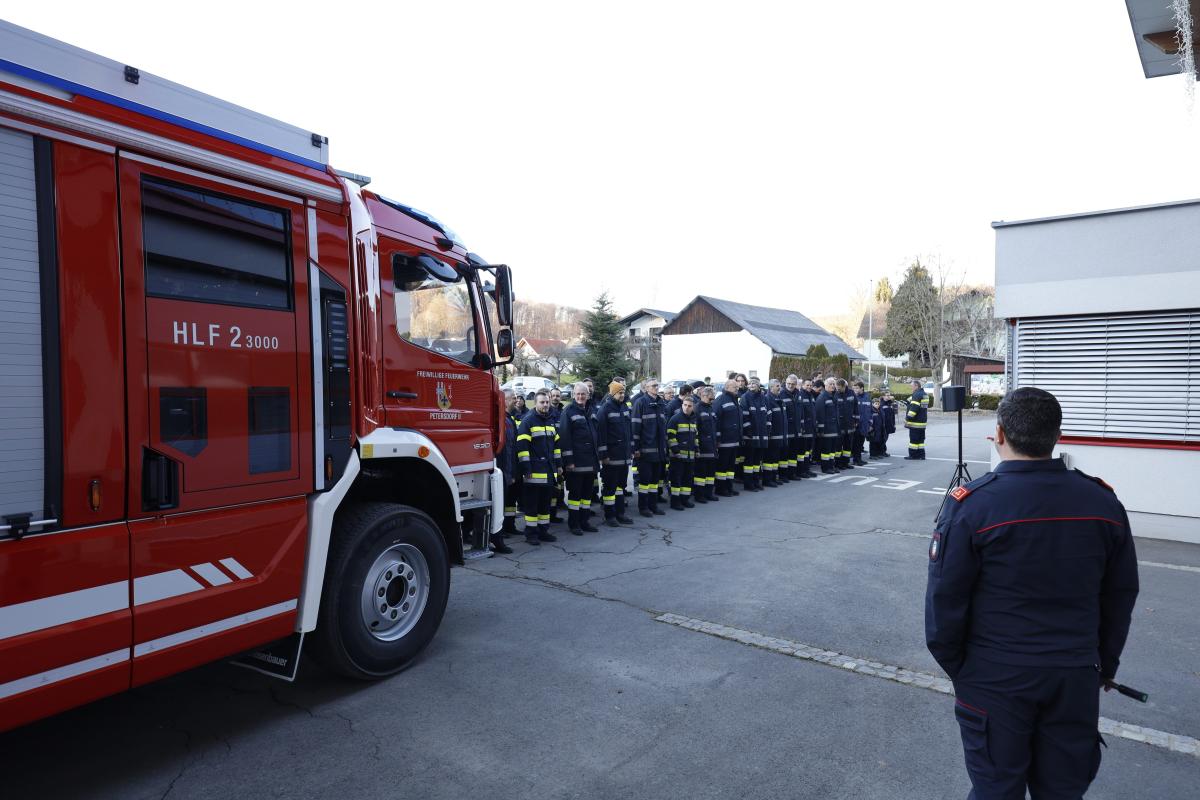Angetretene-Mannschaft-vor-HLF2-c-FF-Petersdorf-II Thomas-Voit