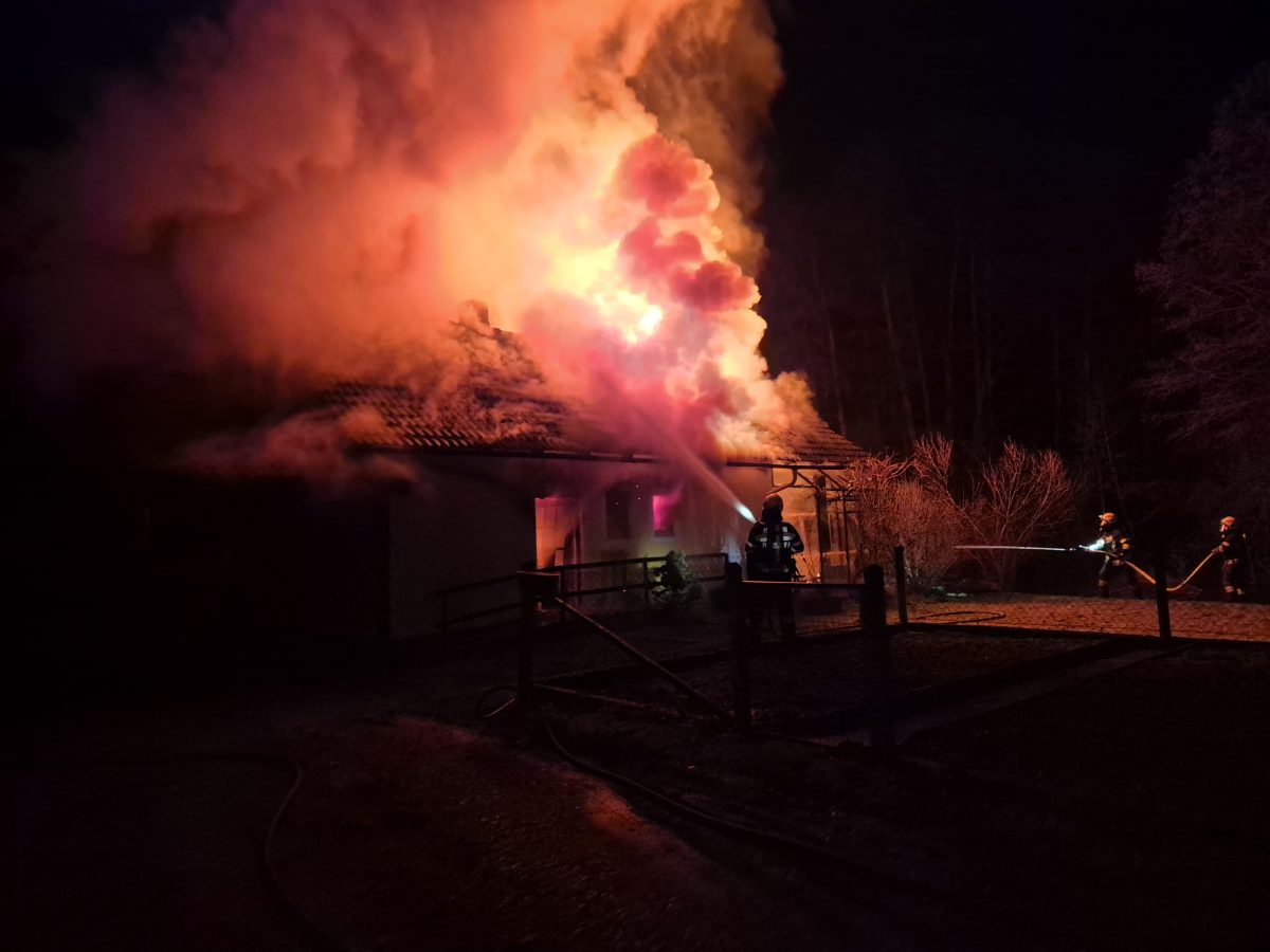 Wohnhausbrand-Petersdorf-II-c-FF-Petersdorf-II Hofer