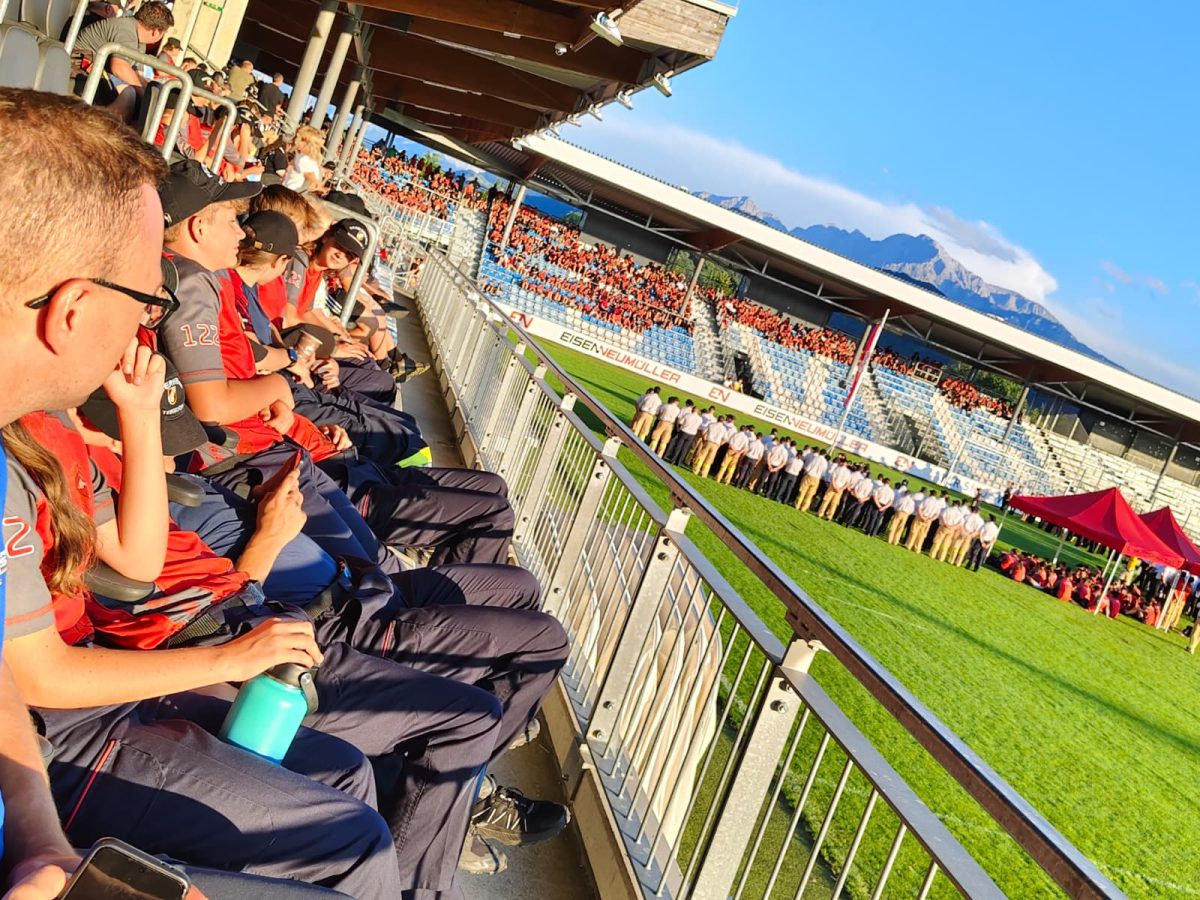 Tribüne des Stadions in Grödig